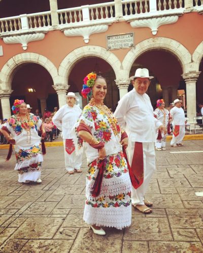 Merida Jarana Dancing